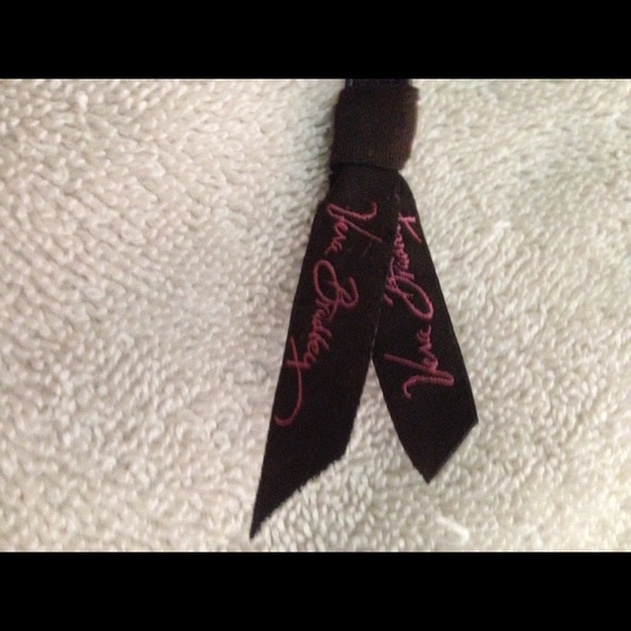 Vera Bradley over the shoulder - Picture 3 of 4