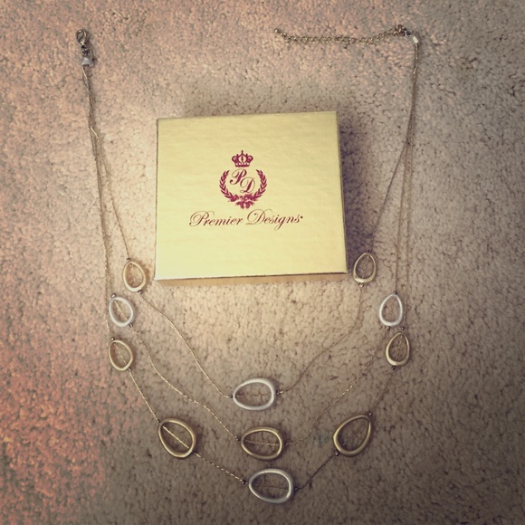Premier Designs three strand necklace