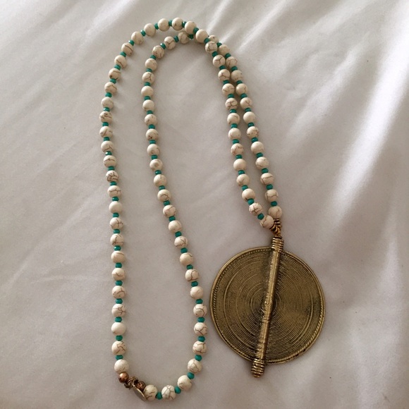 Beaded pendant necklace
