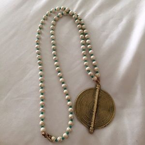 Beaded pendant necklace