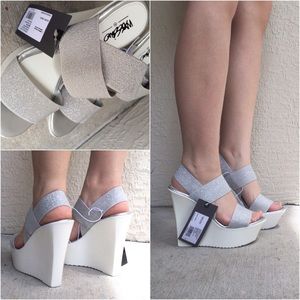 NWT Mossimo Elastic Grey White Glitter Wedge 6