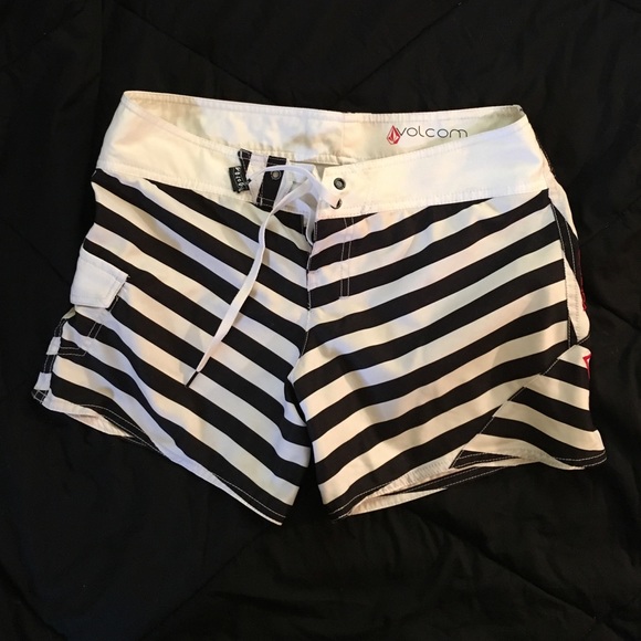 Volcom board shorts JR. Size 7