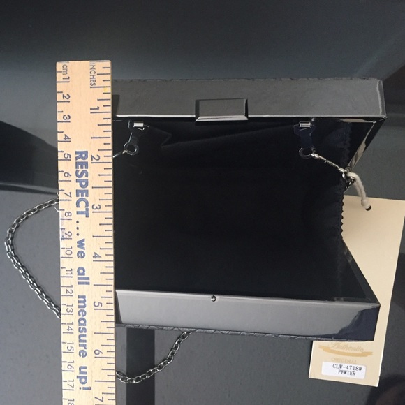 Classy Pill Box Purse - Picture 3 of 4