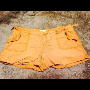 Khaki Old Navy cargo 3.5inch Shorts size 20