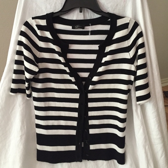 Short sleeve knit top