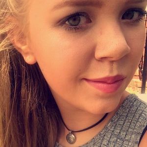 Meet your Posher, Abi