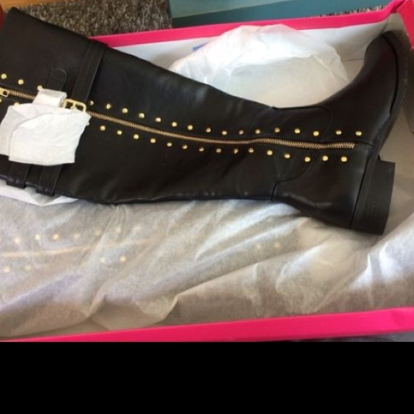 Knee boots