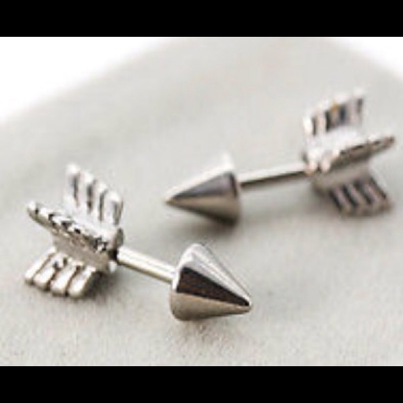 🌺3/$25 Arrow Stud Earrings Unisex New - Picture 3 of 5