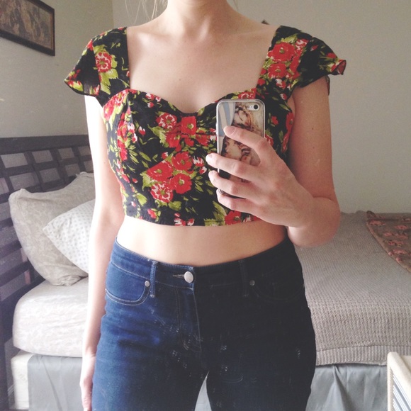 Floral Crop Top - Picture 4 of 4