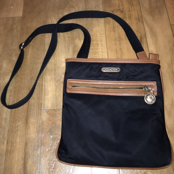 Michael Kors Kempton Cross Body Bag- Black