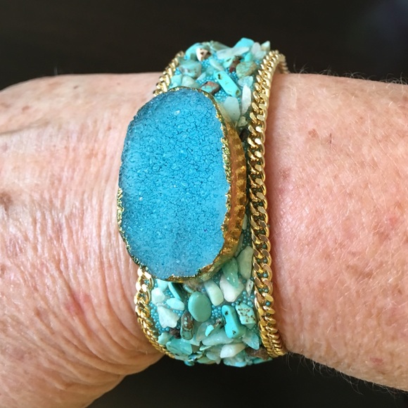 Bracelet gold and Turquoise tone.