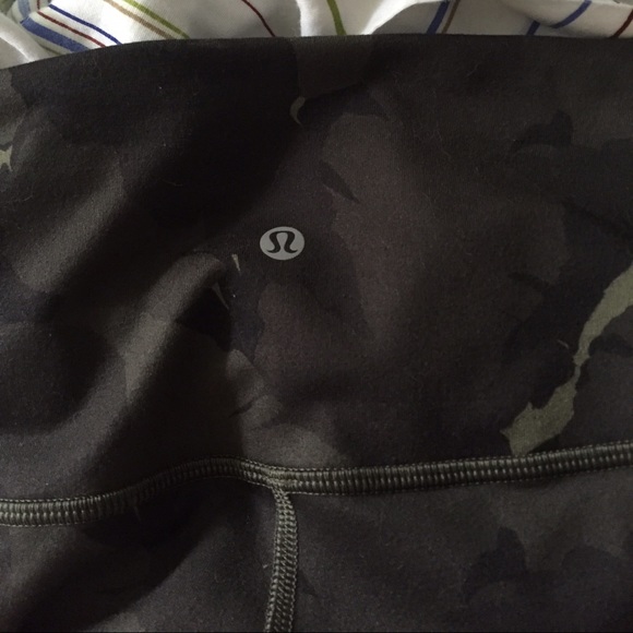 Lululemon camo cropped pants.