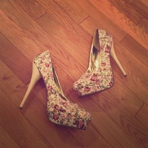 WORN ONCE!  Floral pumps