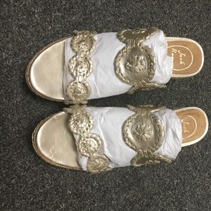 Jack Roger Leigh Wedges 6.5M Gold New in the box