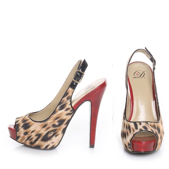 Delicious Shoes - 🆑Cheetah Print Heels
