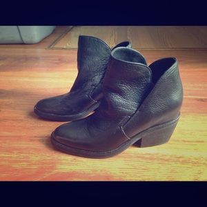 Dolce vita "Teague" ankle boots never worn!!