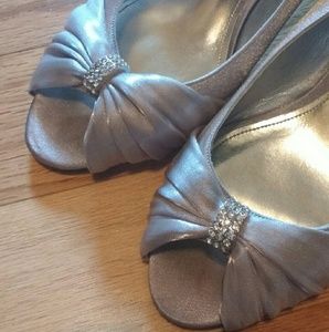 Gorgeous silver heels