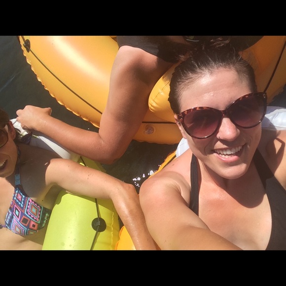 Meet your Posher, Carissa