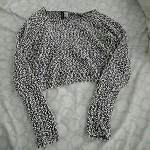 Black and white H&M crop top sweater