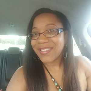 Meet your Posher, Latina