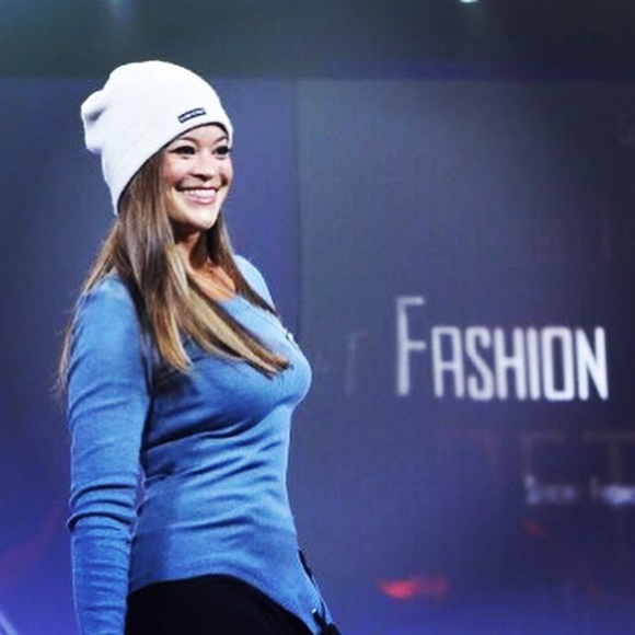 Meet your Posher, Nicole - Picture 3 of 4