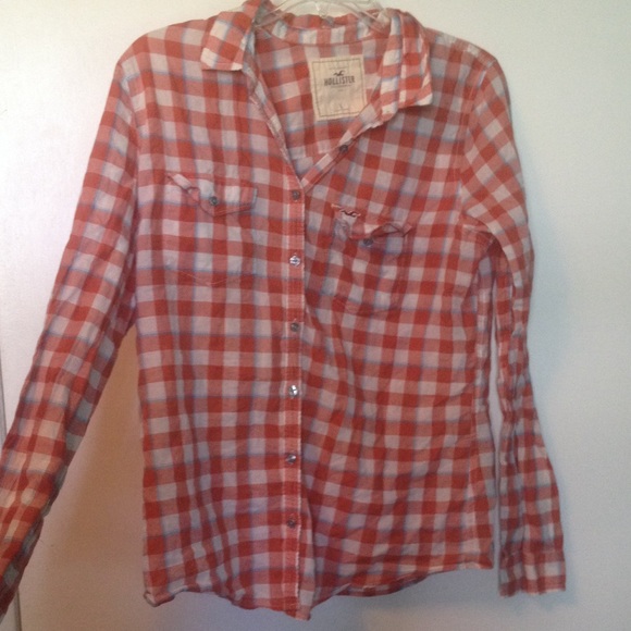 Hollister Tops - cute plaid Hollister shirt !