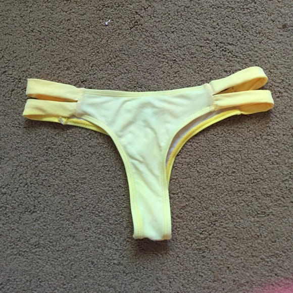 Boutine LA yellow bottoms