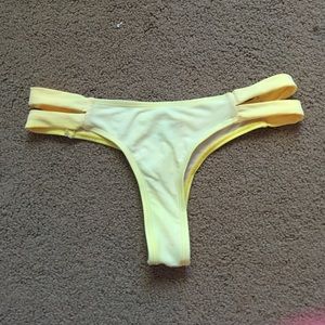 Boutine LA yellow bottoms