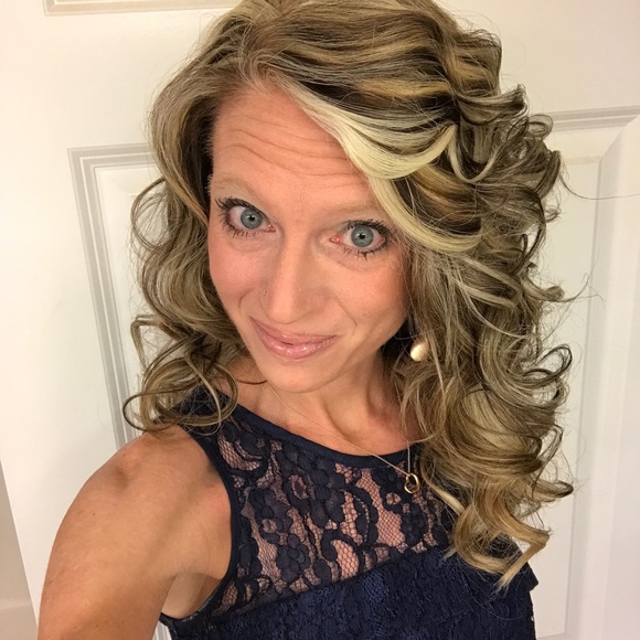 Meet your Posher, Elizabeth - Picture 1 of 4