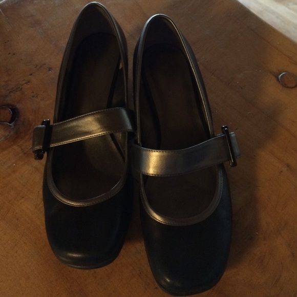 Kenneth Cole Reaction Mary Janes - EUC - Sz 8