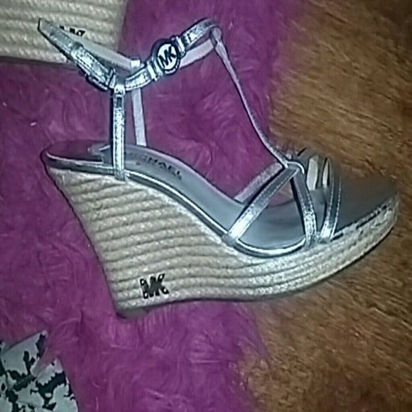 Michael kors wedges size 7