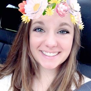 Meet your Posher, Alexis