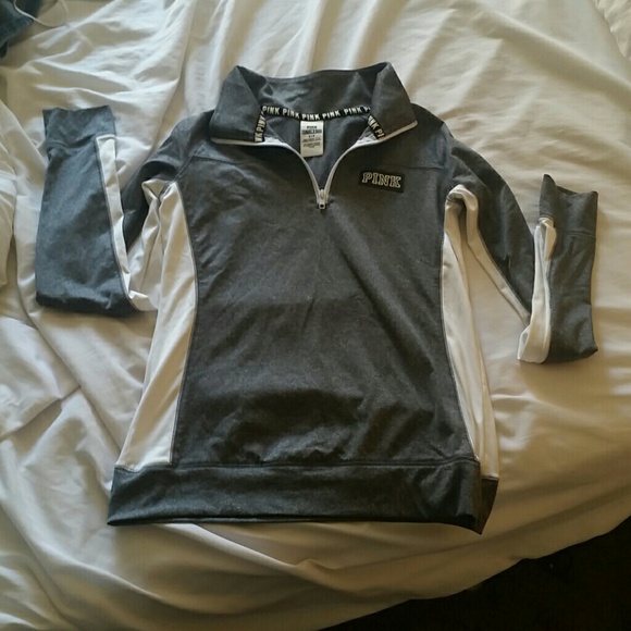 NWOT VS Pink Ultimate pullover size S