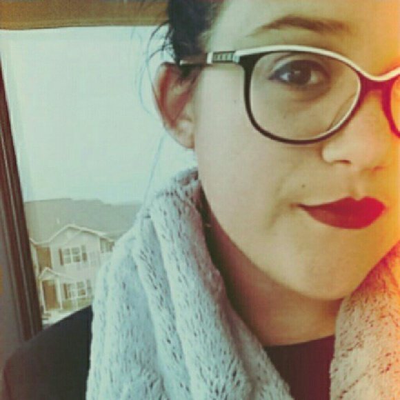 Meet your Posher, Aubrey - Picture 1 of 1