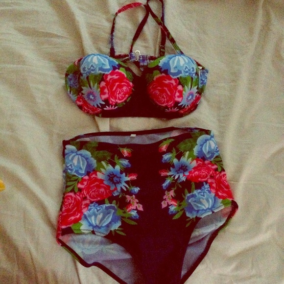 SOLD Vintage high wasted bikini in blue floral!
