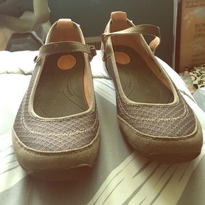 Teva, Mary Jane style, brown & pink, super comfy!