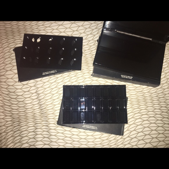 MAC COSMETICS LARGE PRO PALETTE with 2 inserts
