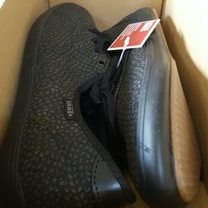Huntley Women's Van's- size 7.5