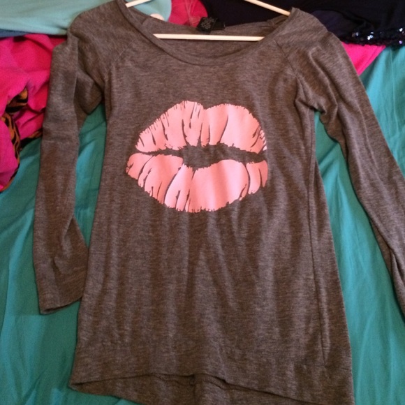 Rue 21 shirt size small