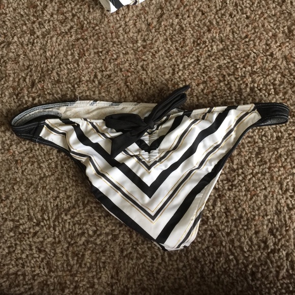 Vs bikini - Picture 2 of 2