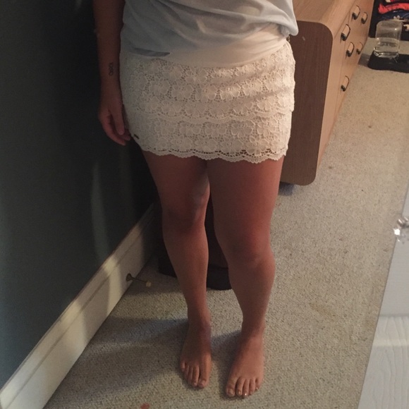 SOLD Hollister mini lace skirts bundle - Picture 3 of 3