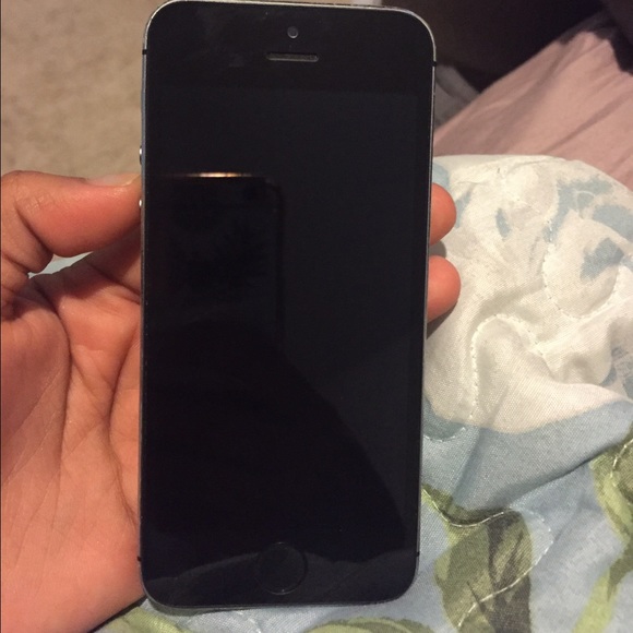 iPhone 5s Unlock to any carrier - Picture 3 of 4