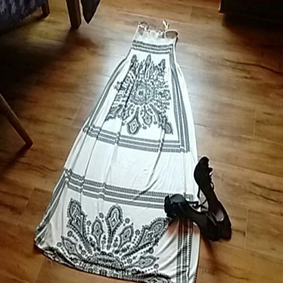 Summer Time Dresses & Skirts - Summertime maxi dress size medium