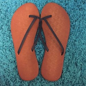Vineyard Vines leather flip flops