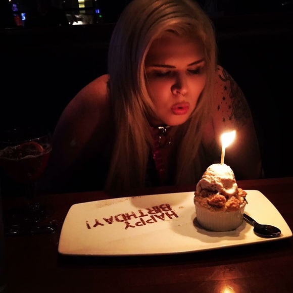 Meet your Posher, Olivia - Picture 3 of 3