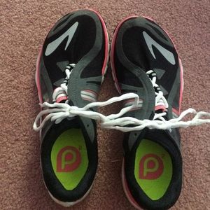 Brooks puredrift running shoes.