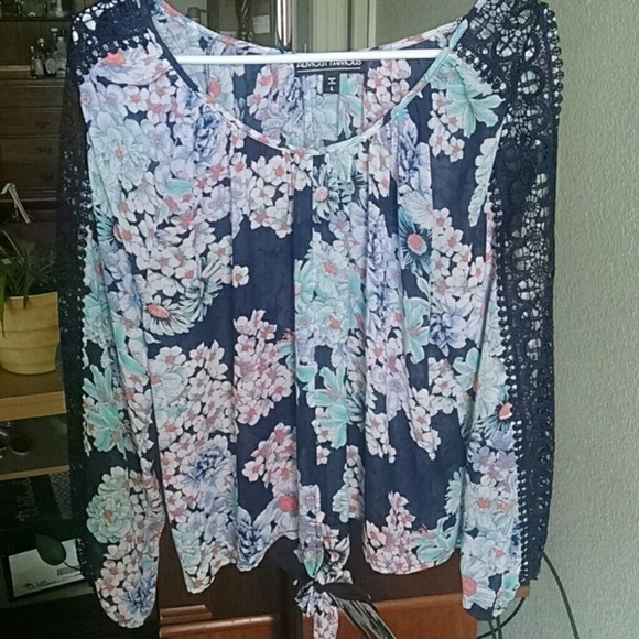 Sheer, floral top - Picture 1 of 4