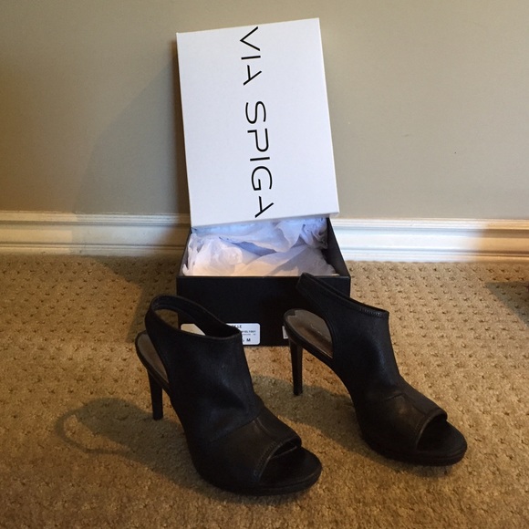 Via Spiga black bootie
