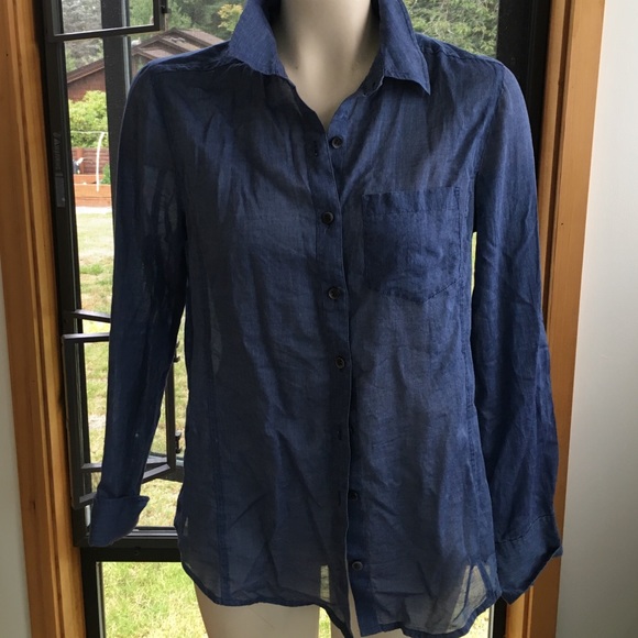 Lightweight blue Caslon button down