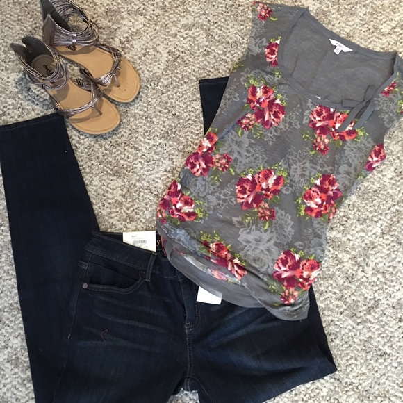 Gently worn floral top 💞